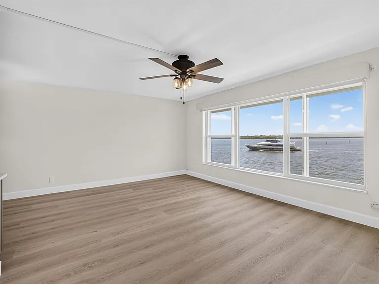 52 Yacht Club Dr #305 — Photo 17