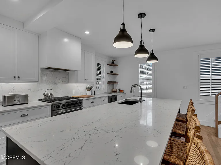 64 Webb Ave — Photo 8