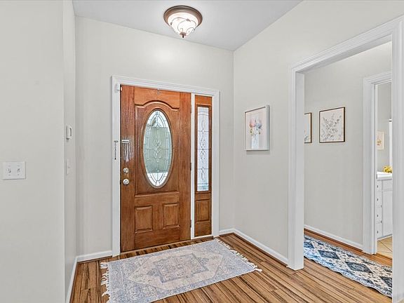 4th image of 110 Frankfort Dr