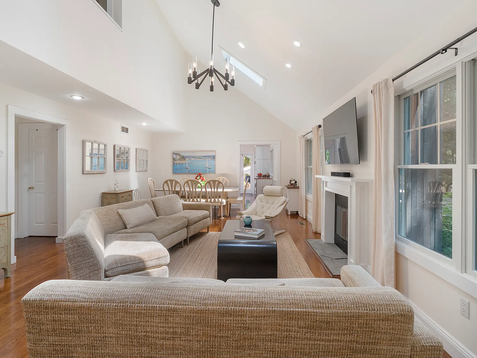 Comfortable Home — Photo 3