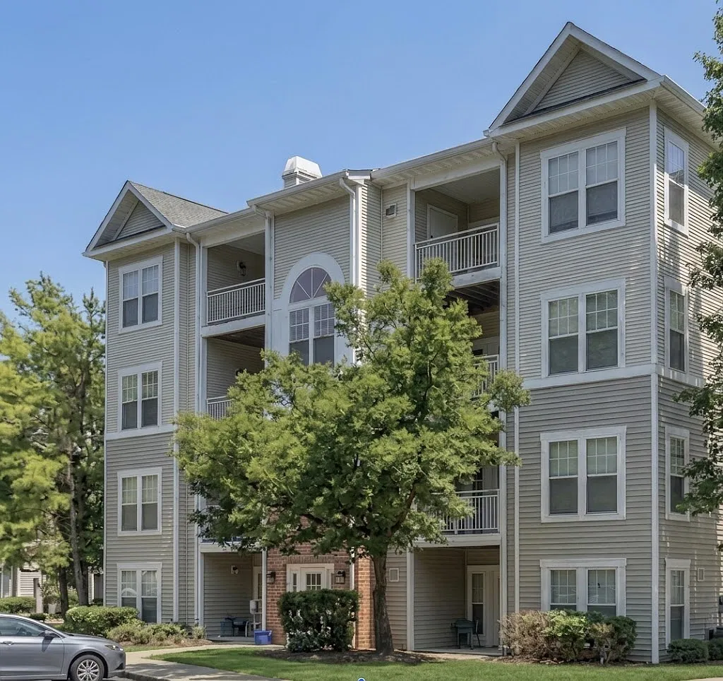 2 bed, 921 sqft, $2,150 — Photo 1