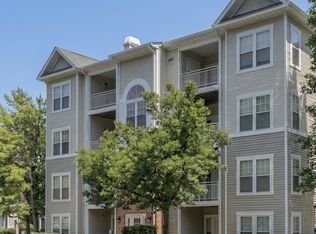 1516 N Point Dr APT 101, Reston, VA 20194