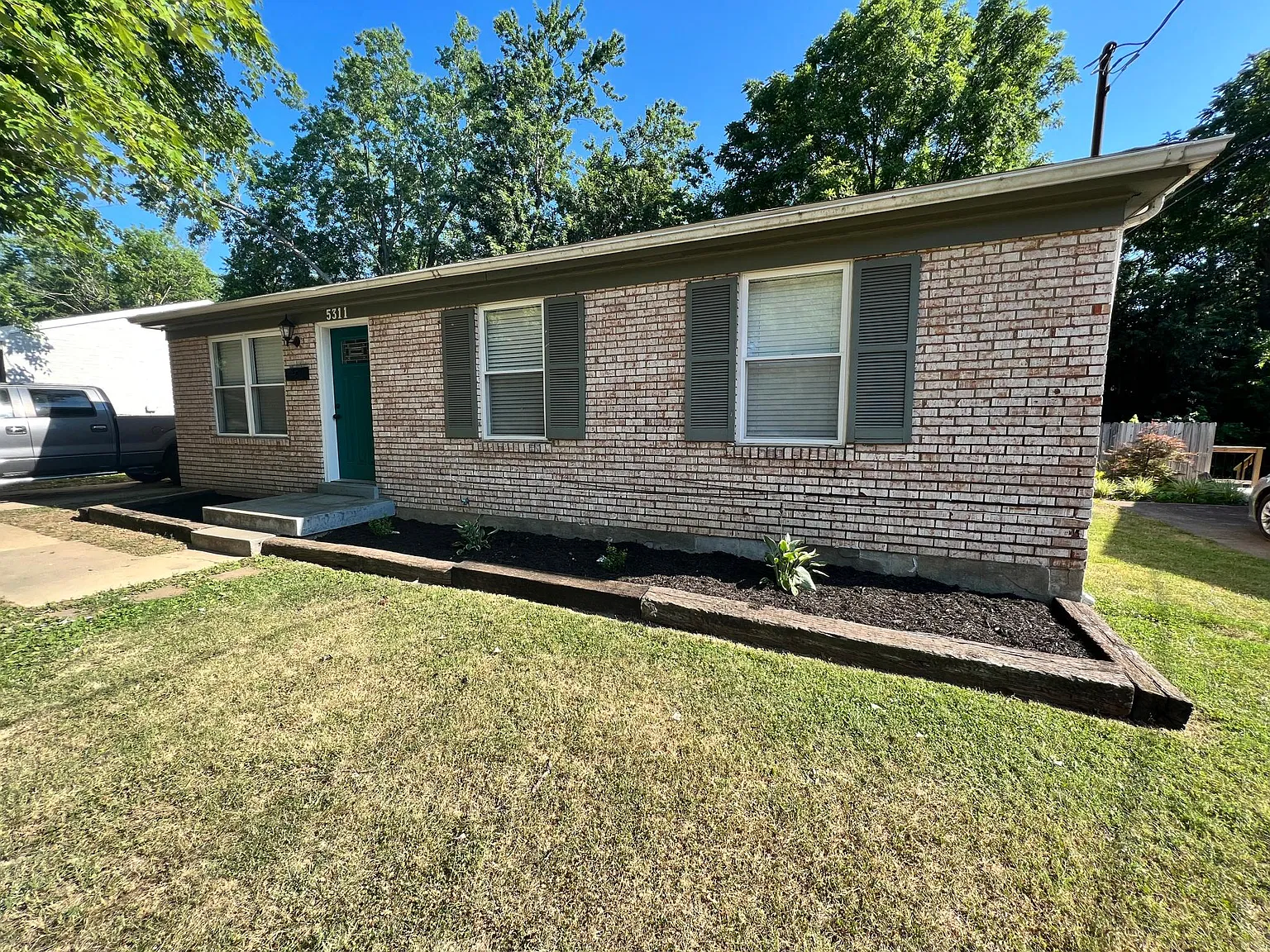 3 bed, 950 sqft, $1,350 — Photo 2
