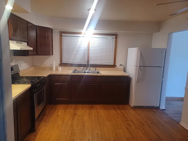 13816 S Tracy Ave — Photo 4