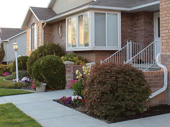3rd image of 357 E Rosewood Park Ln