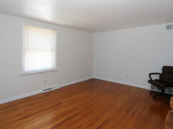 2nd image of 429 Kentaboo Ave