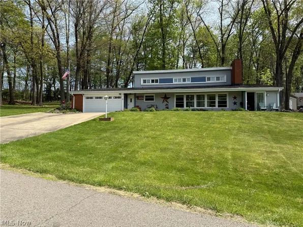 3220 Nob Hill Rd, Zanesville, OH 43701