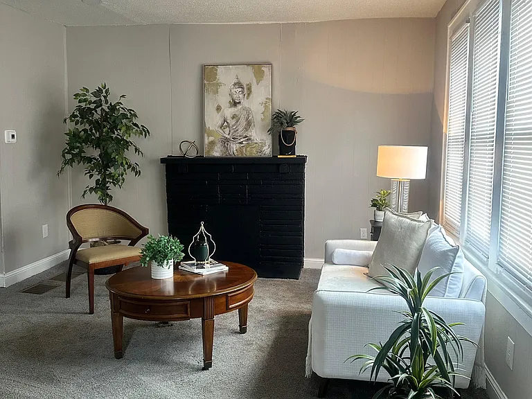 374 S Warren Ave — Photo 11