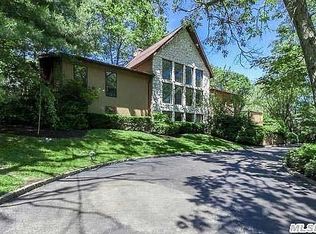 93 Shirley Ct, Smithtown, NY 11787