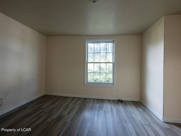 3rd image of 10 Church St