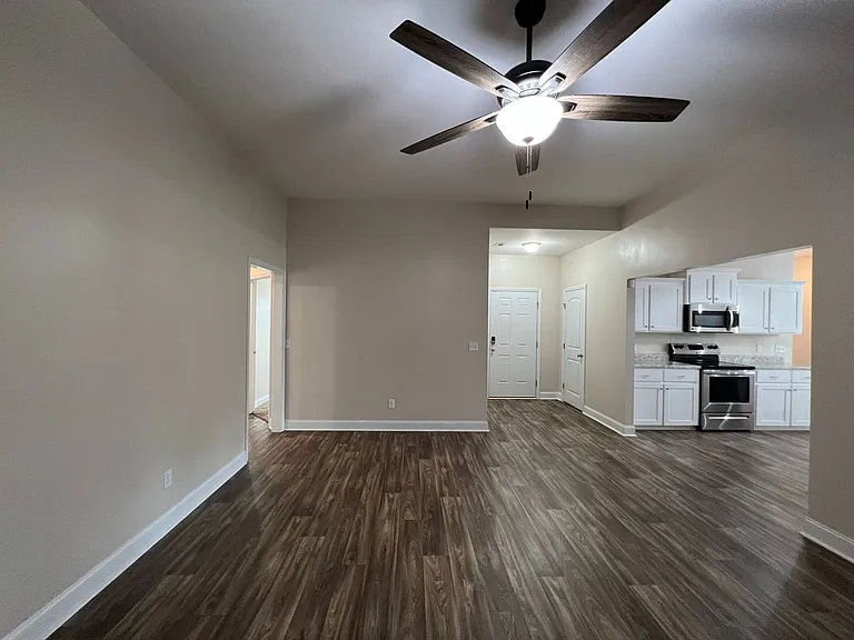 407 Tradewind Trl — Photo 5