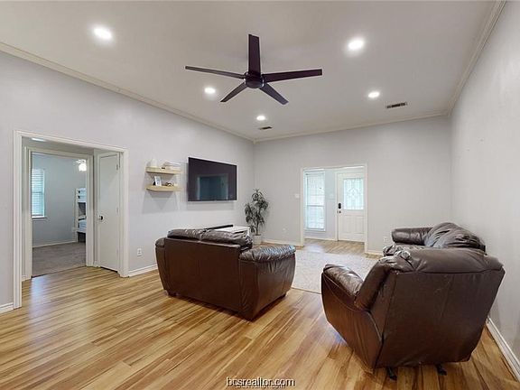 3rd image of 1515 Jasmine Ct