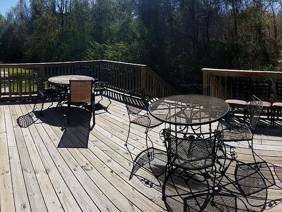 3rd image of 208 Bruiser Cir