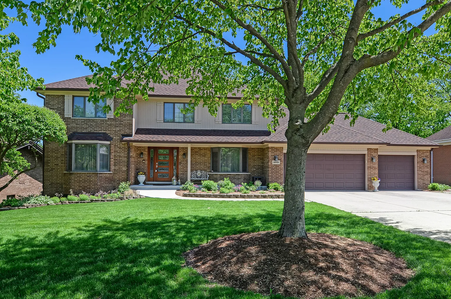 8449 S Park Ave photo 1