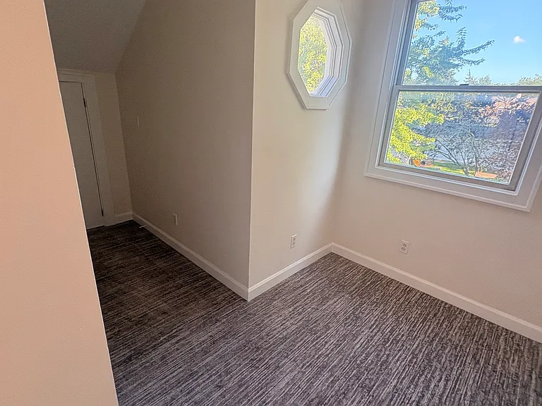 309 W Liberty St — Photo 10
