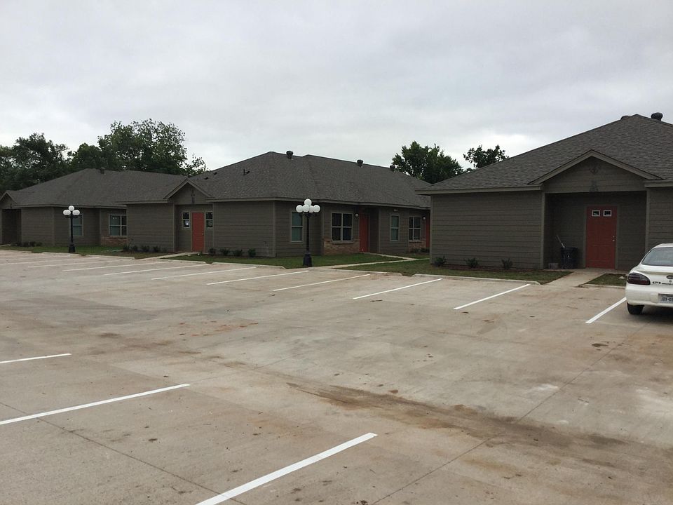 1st image of 400 Bailey St #12