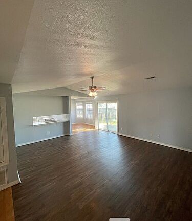 5th image of 3224 W Essex Dr
