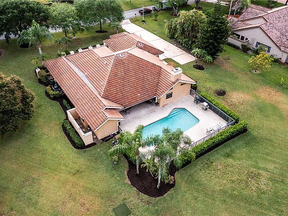 5th image of 6821 N Woodridge Drive