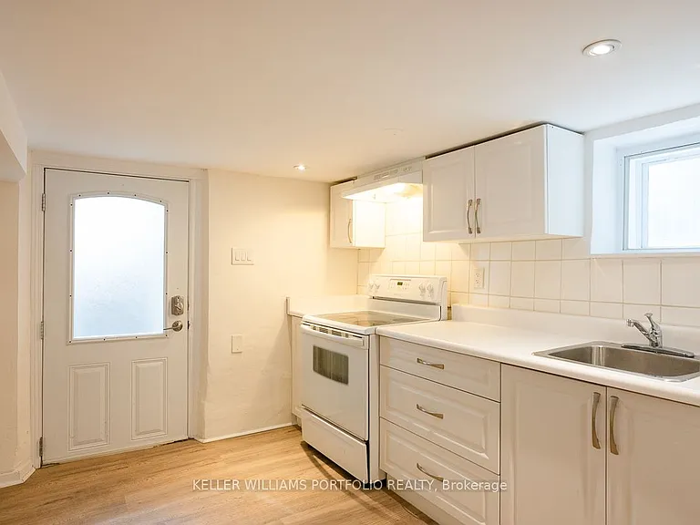 821 Gladstone Ave #LOWER — Photo 1