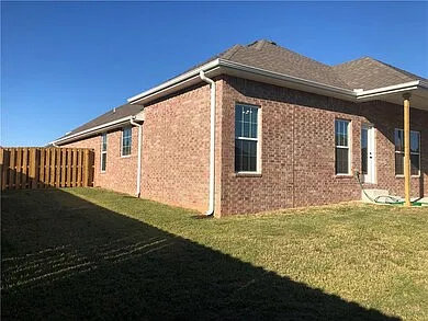 3 bed, 1950 sqft, $1,950 — Photo 1