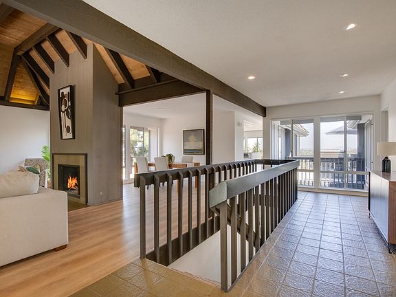 3rd image of 8143 La Jolla Scenic Dr N