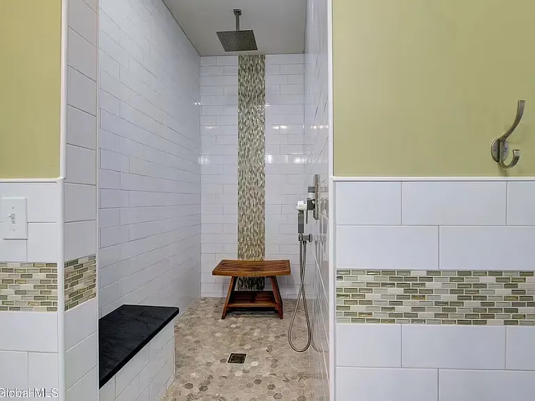 19 Arnold Rd #A — Photo 6
