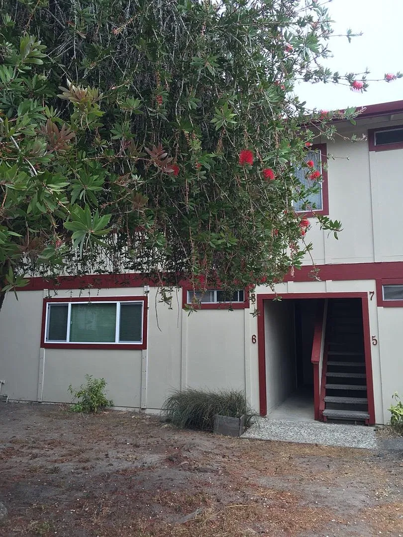 832 Hanover St — Photo 2
