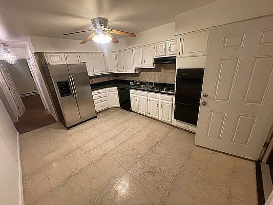 3rd image of 930 Throgmorton Ave #1