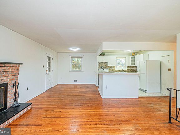 2nd image of 6705 Crafton Ln