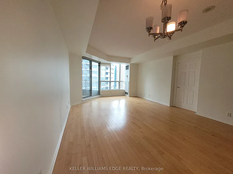 228 Queens Quay W #2203 — Photo 9