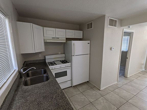 2nd image of 1889 S Walnut Ave APT 8