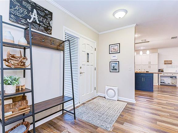 3rd image of 920 W Cimmeron Dr