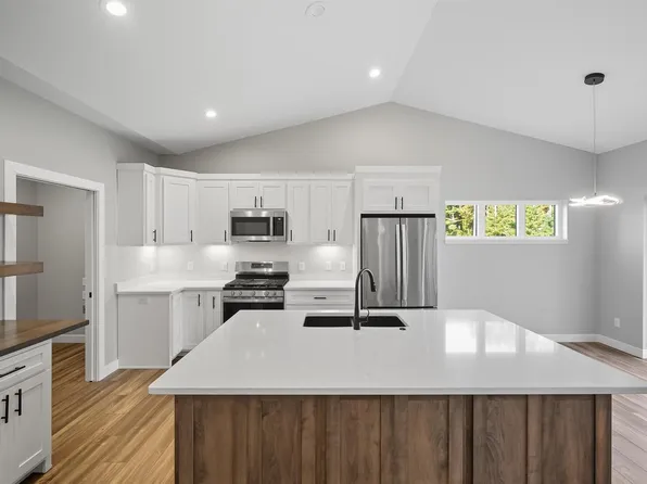 806 Saddle Ridge, Portage, WI 53901