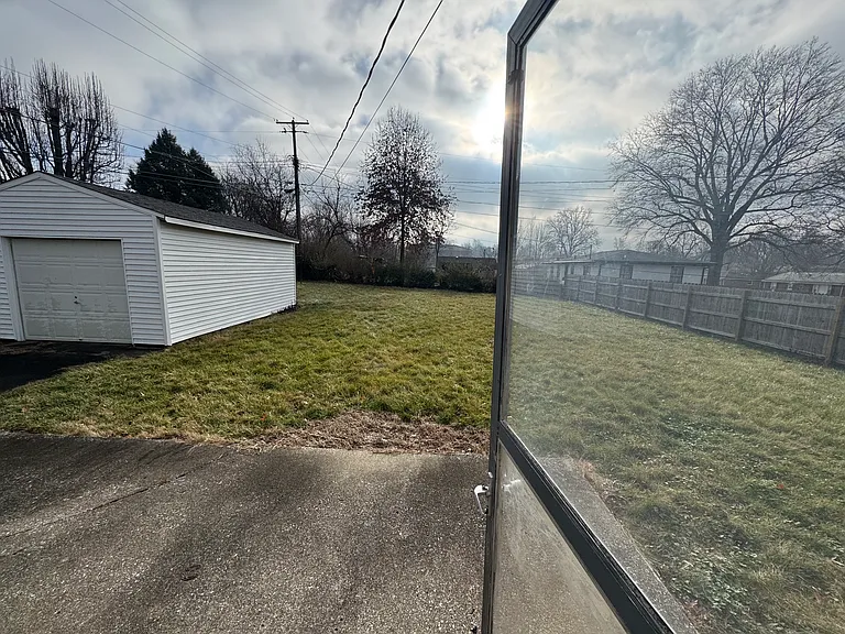 1724 Silver Ln — Photo 17