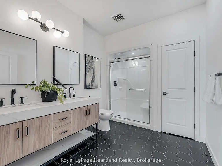 16 Silver Creek Cres — Photo 22