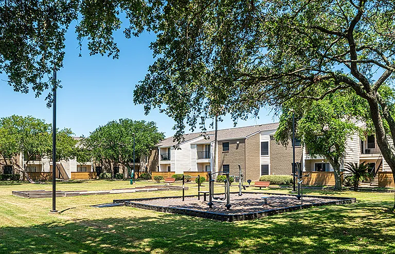 Captain's Landing Apartments — Photo 32