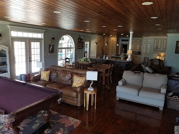 3rd image of 217 Lakespring Dr