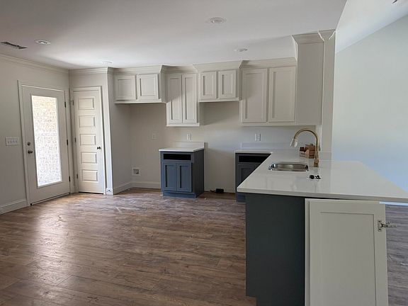 4th image of 540 Brushwood Dr