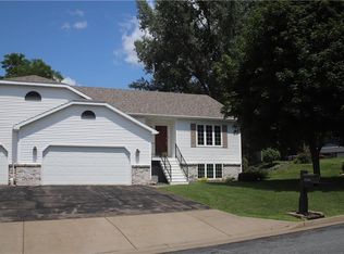 4652 Woodridge Dr, Eau Claire, WI 54701