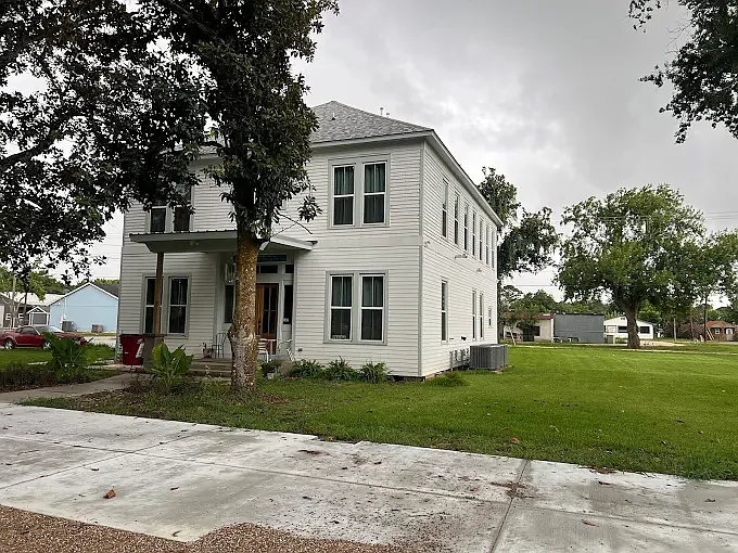 1 bed, 400 sqft, $1,300 — Photo 2