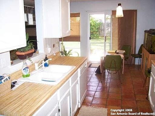 4th image of 7127 SPRING GROVE DR