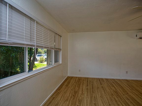 5th image of 2860 Iris St