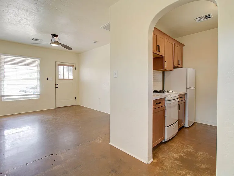 1010 E Coronado Rd — Photo 8