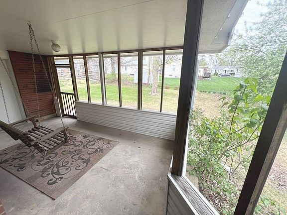 3rd image of 1425 Vine St