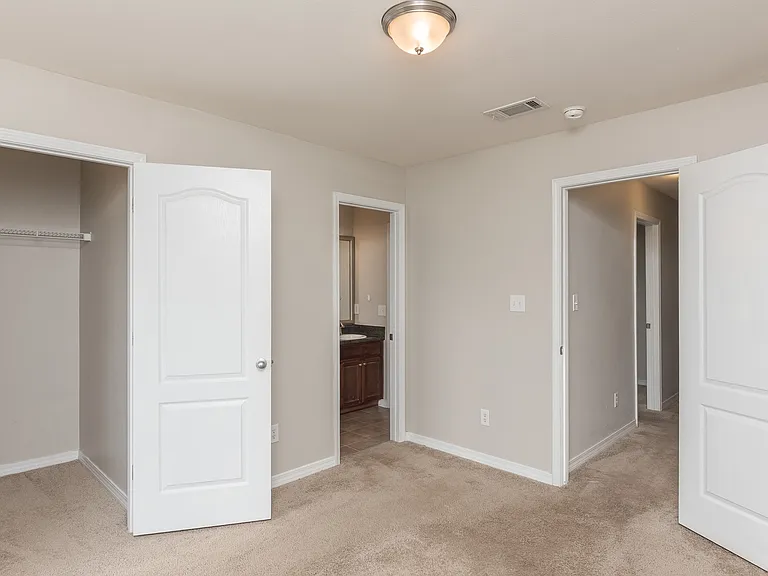 8770 Kennedy Dr — Photo 23