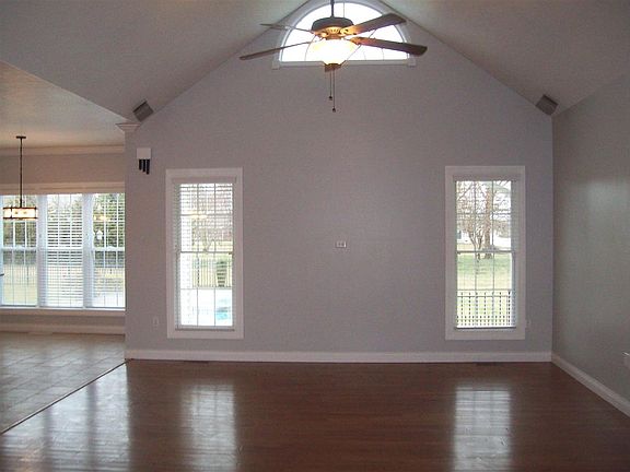 3rd image of 74 Terri Aire Dr
