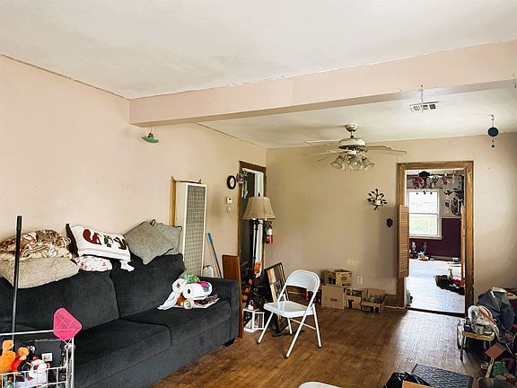 3rd image of 210 E Olive Ave
