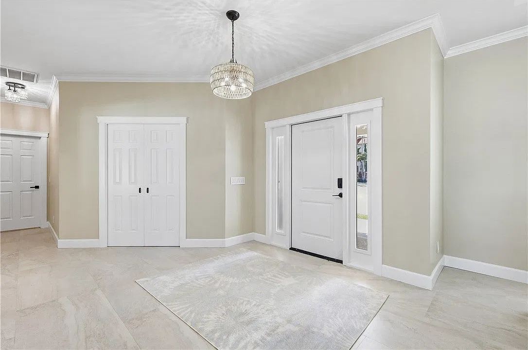 4 bed, 3.5 bath, 2860 sqft, $15,000 — Photo 3