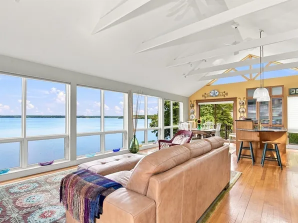 15 Pine Blf, Lakeville, MA 02347