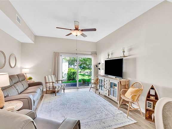 5th image of 572 7th Sq APT 101